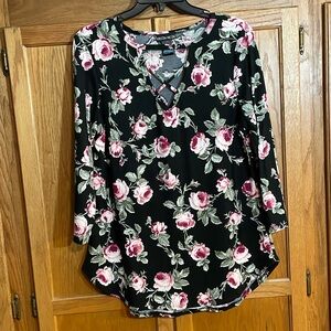 Kristen Nicole 3/4 length sleeve V neck Top